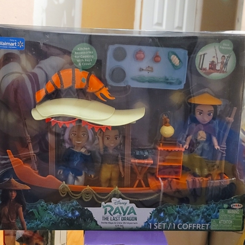 RAYA and the Last Dragon petite Raya & crew Shrimporium gift set.
